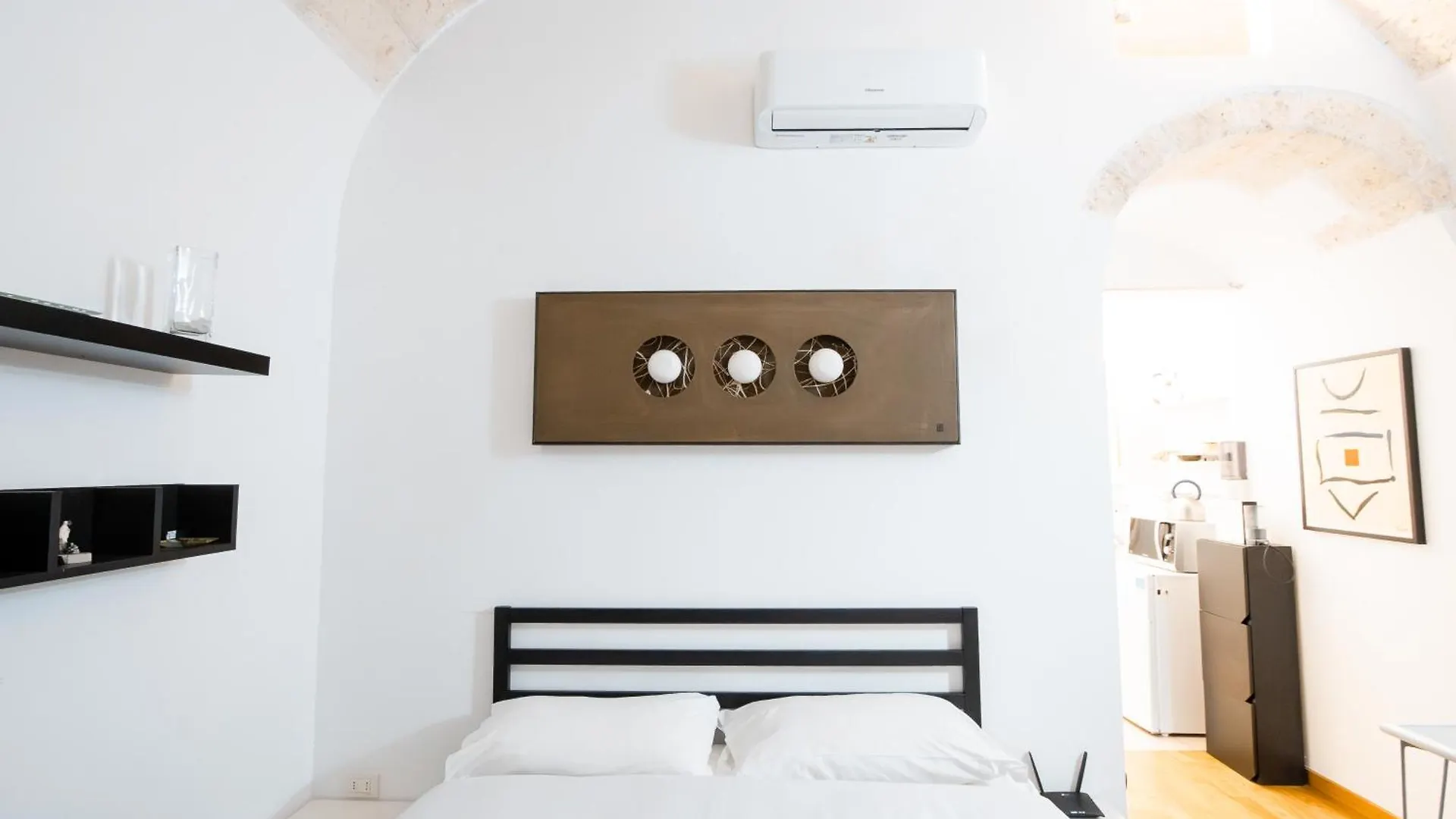 Roka Apartment Bari 0*,  Italia