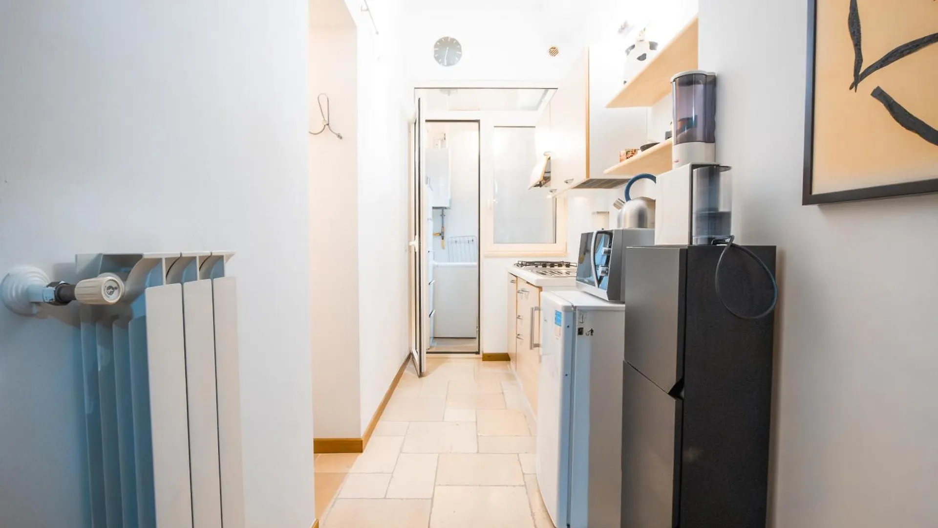 Roka Apartment Bari 0*,  Italia